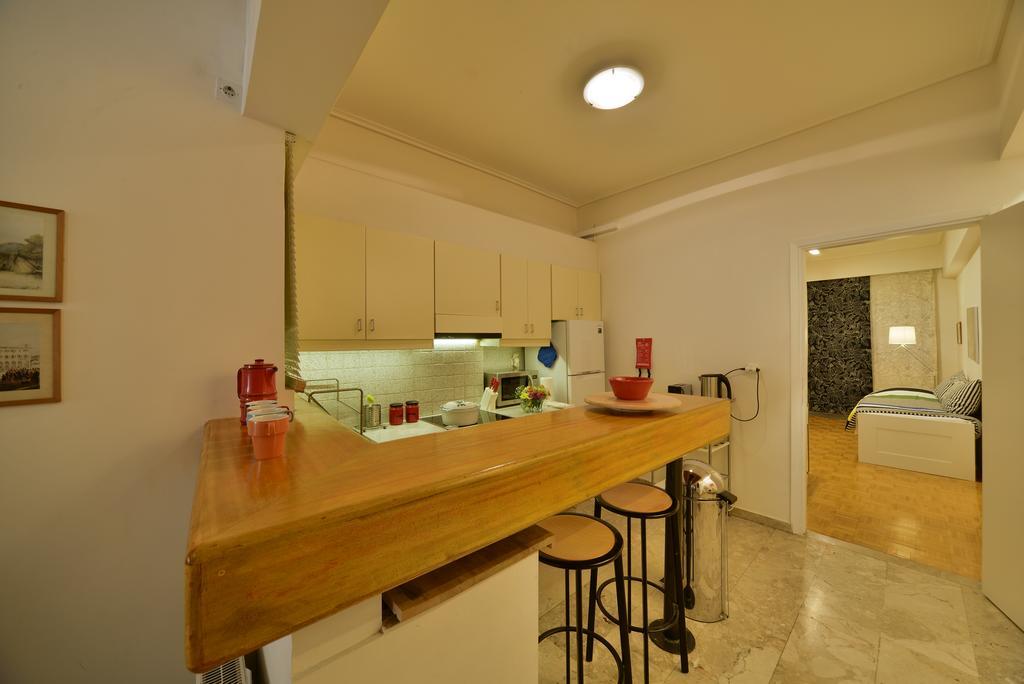 Architect Designer'S Apartment In Kolonaki Атина Екстериор снимка